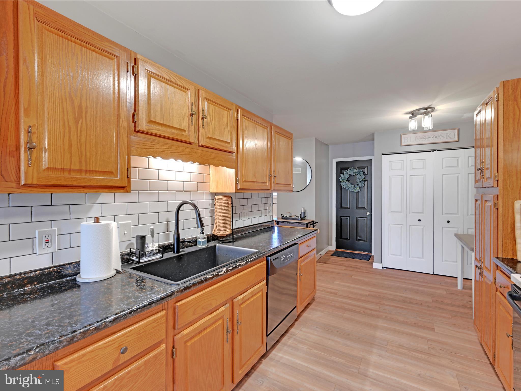 118 Pepperton Court Lititz, PA 17543 - Photo 18 of 34 Kitchen
