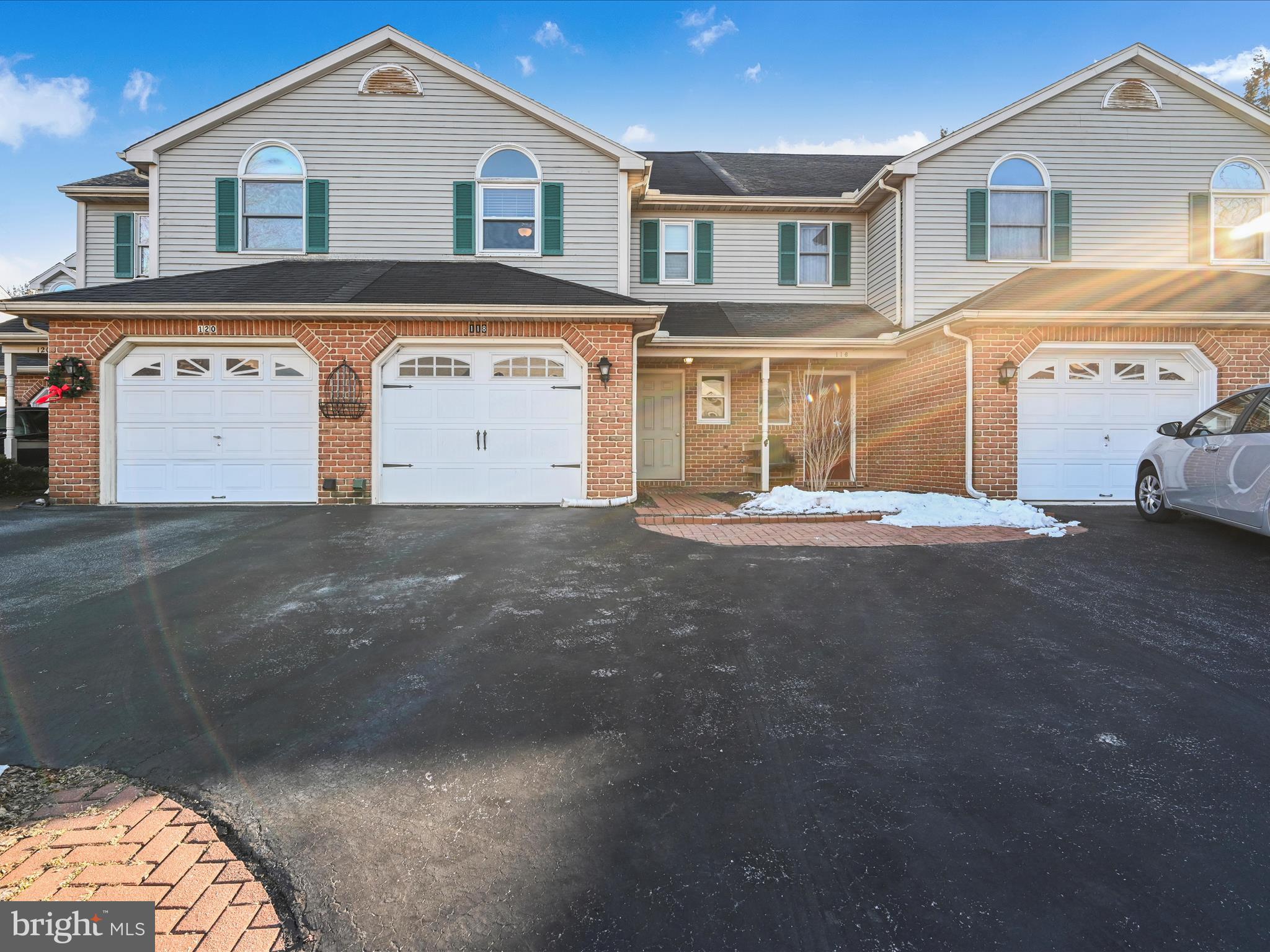 118 Pepperton Court Lititz, PA 17543 - Photo 3 of 34 Front