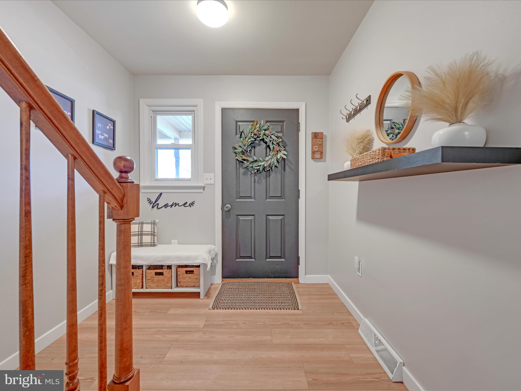 118 Pepperton Court Lititz, PA 17543 - Photo 7 of 34 Foyer