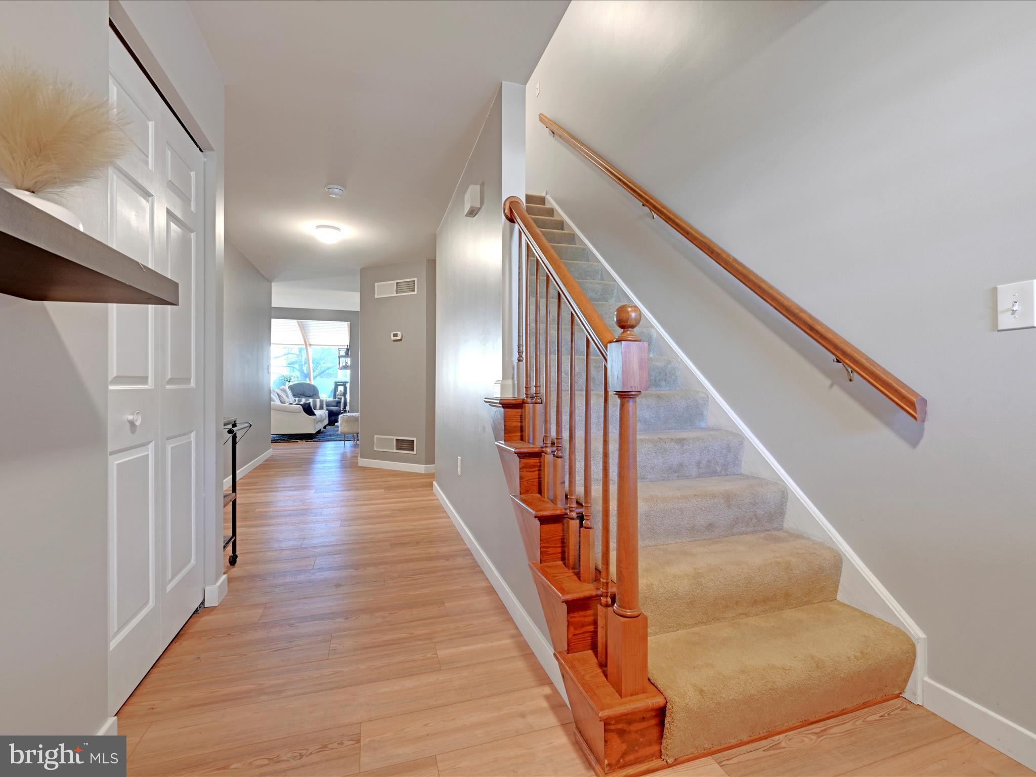 118 Pepperton Court Lititz, PA 17543 - Photo 8 of 34 Foyer