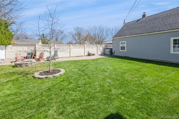 $709,900 | 29 Spool Lane, Levittown, NY 11756