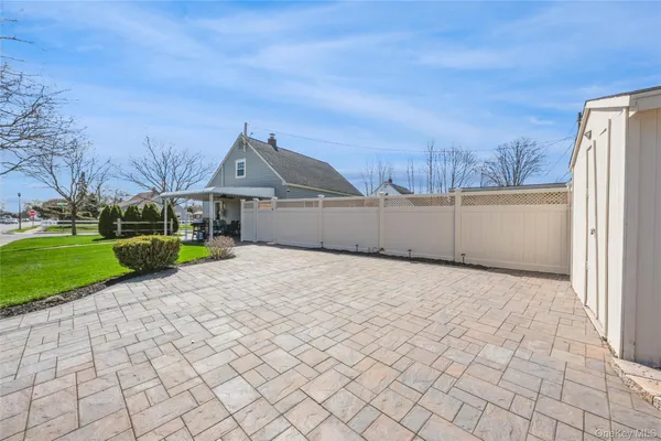 $709,900 | 29 Spool Lane, Levittown, NY 11756