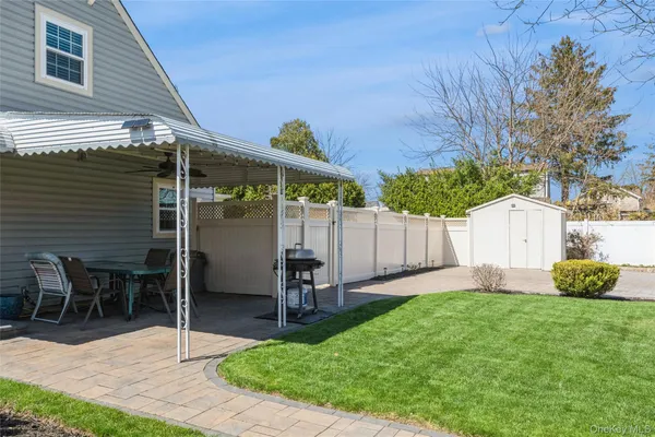 $709,900 | 29 Spool Lane, Levittown, NY 11756