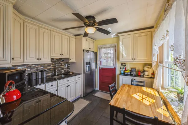 $709,900 | 29 Spool Lane, Levittown, NY 11756