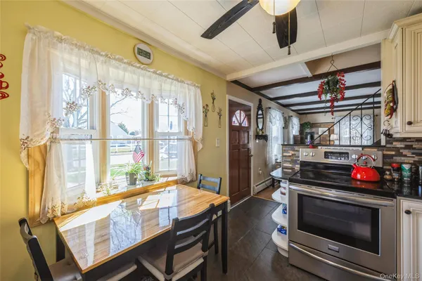 $709,900 | 29 Spool Lane, Levittown, NY 11756