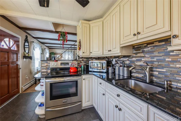 $709,900 | 29 Spool Lane, Levittown, NY 11756