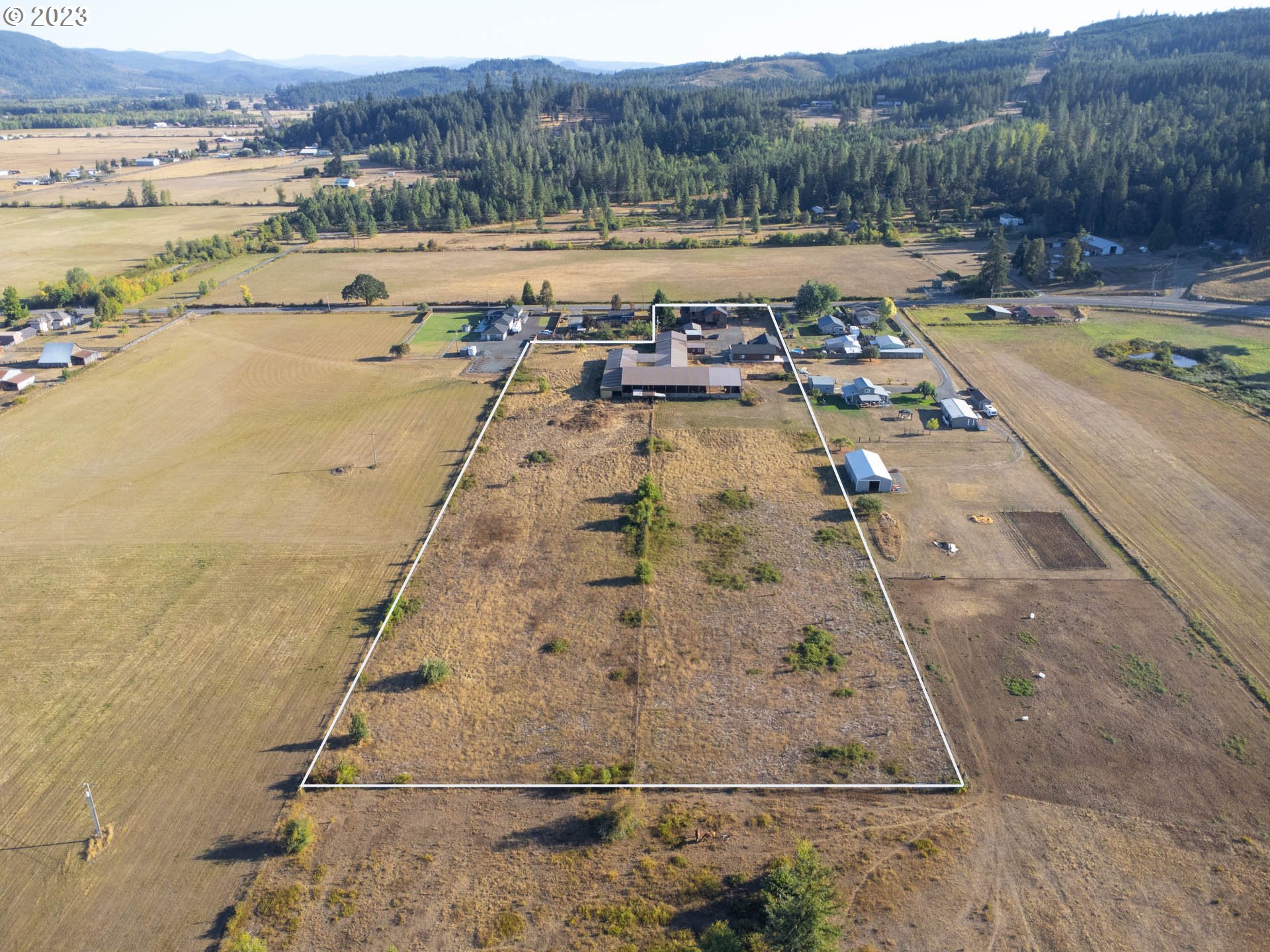 32571 Camas Swale Road Creswell, OR 97426 - Photo 4 of 48 Gallery Image 4