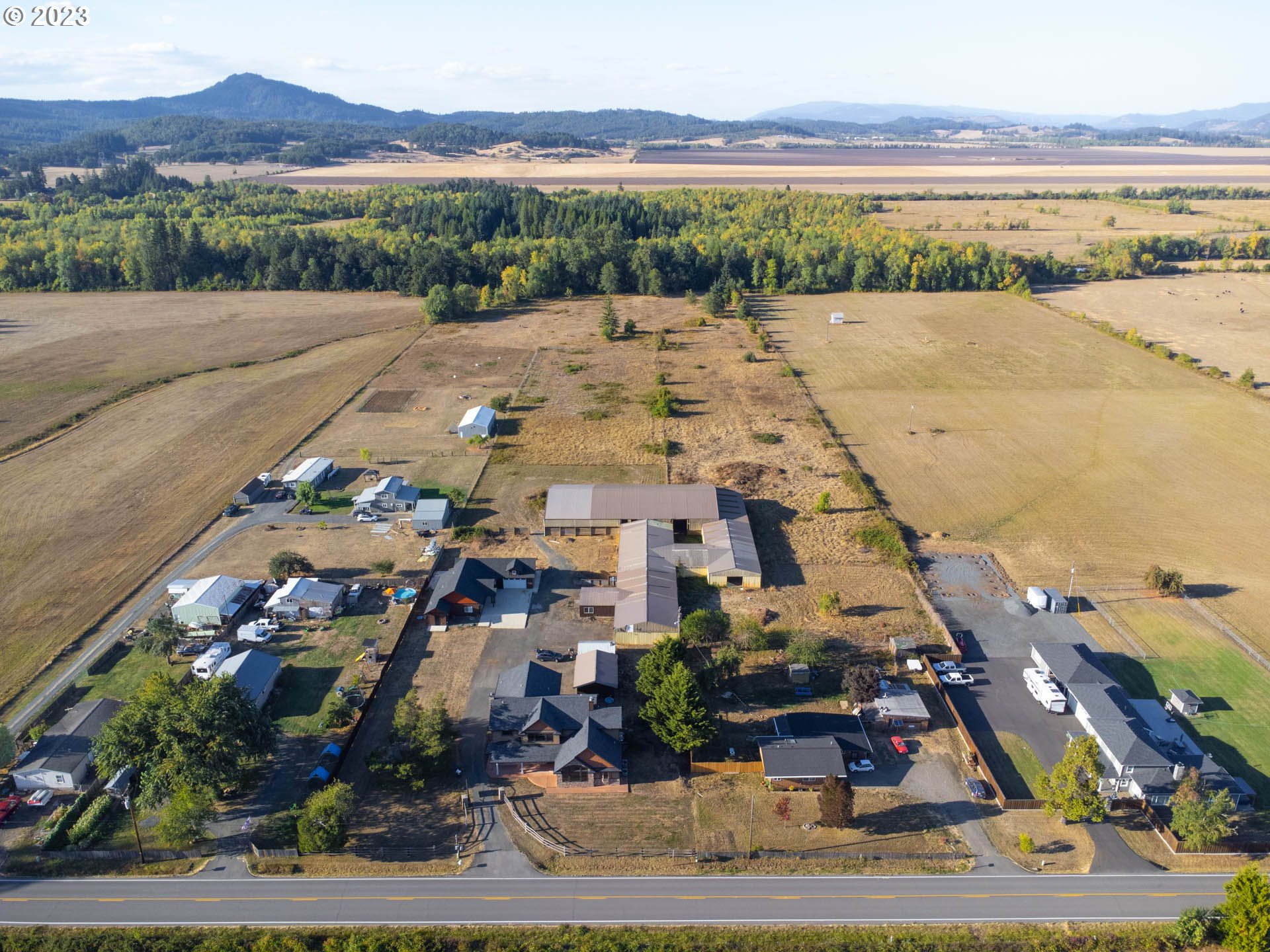 32571 Camas Swale Road Creswell, OR 97426 - Photo 43 of 48 Gallery Image 43