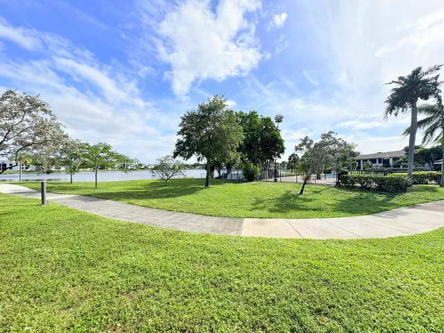 a view of a tennis court