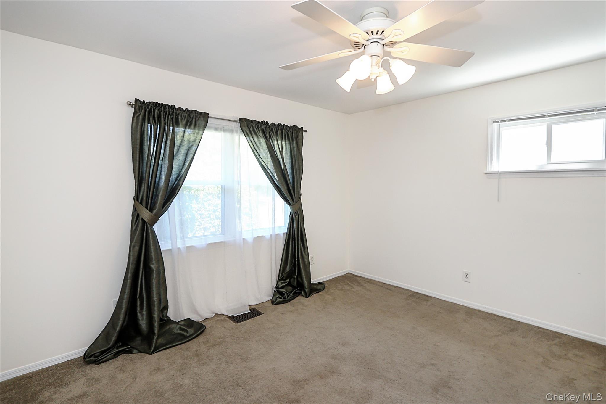 12 Ronan Road Glen Cove, NY 11542 - Photo 16 of 32