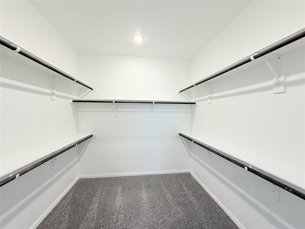 4011 Three Forks Road Kaufman, TX 75142 - Photo 28 of 40 Downstairs - Huge Walk-in Closet