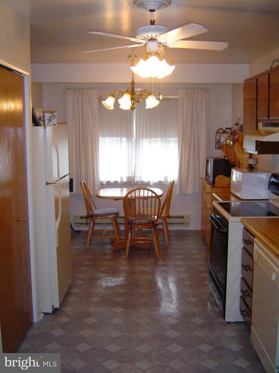 9 Winding Way Lititz, PA 17543 - Photo 3 of 7