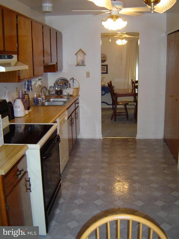 9 Winding Way Lititz, PA 17543 - Photo 4 of 7