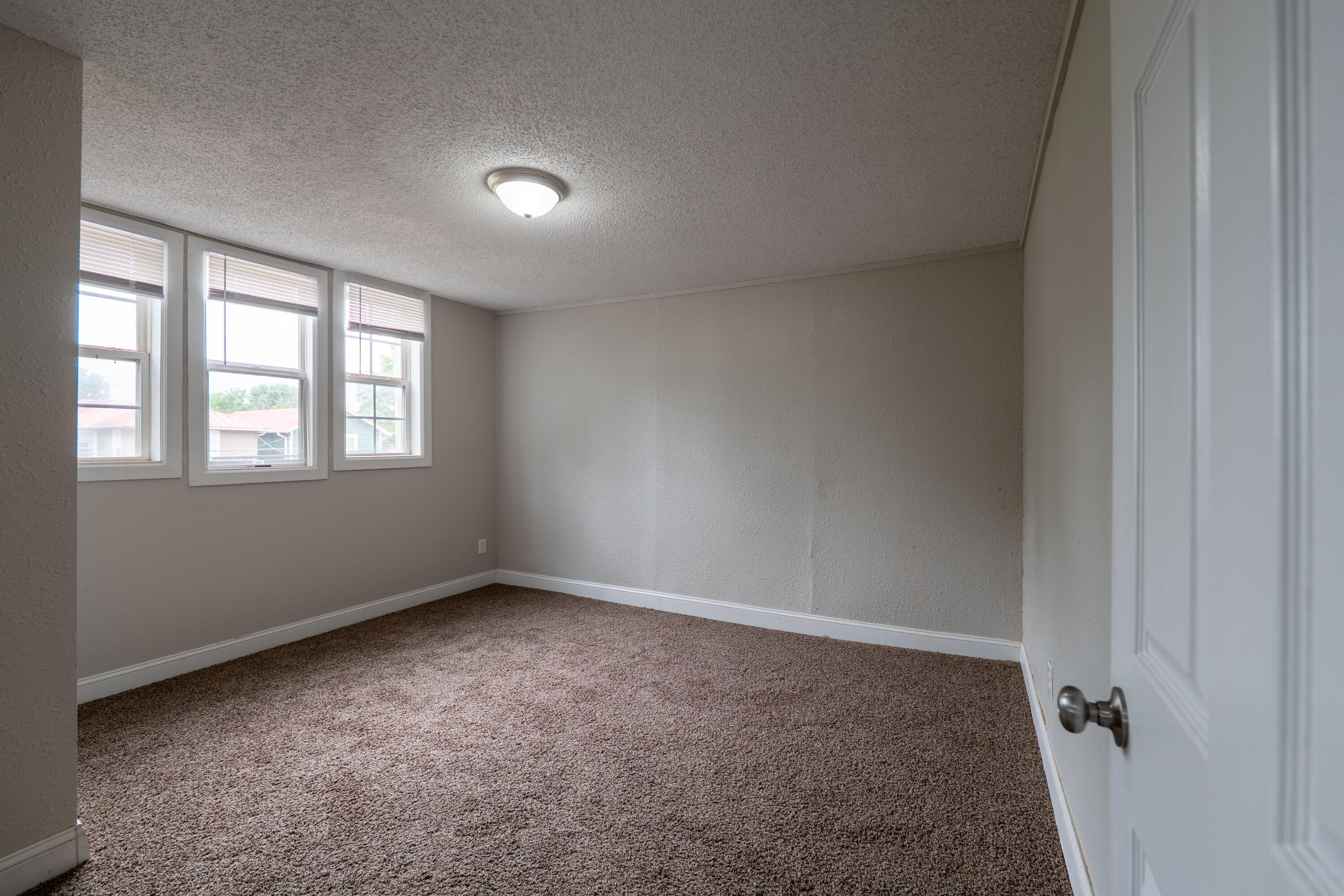 829 West Pershing Street Springfield, MO 65806 - Photo 35 of 39 829 W Pershing-34