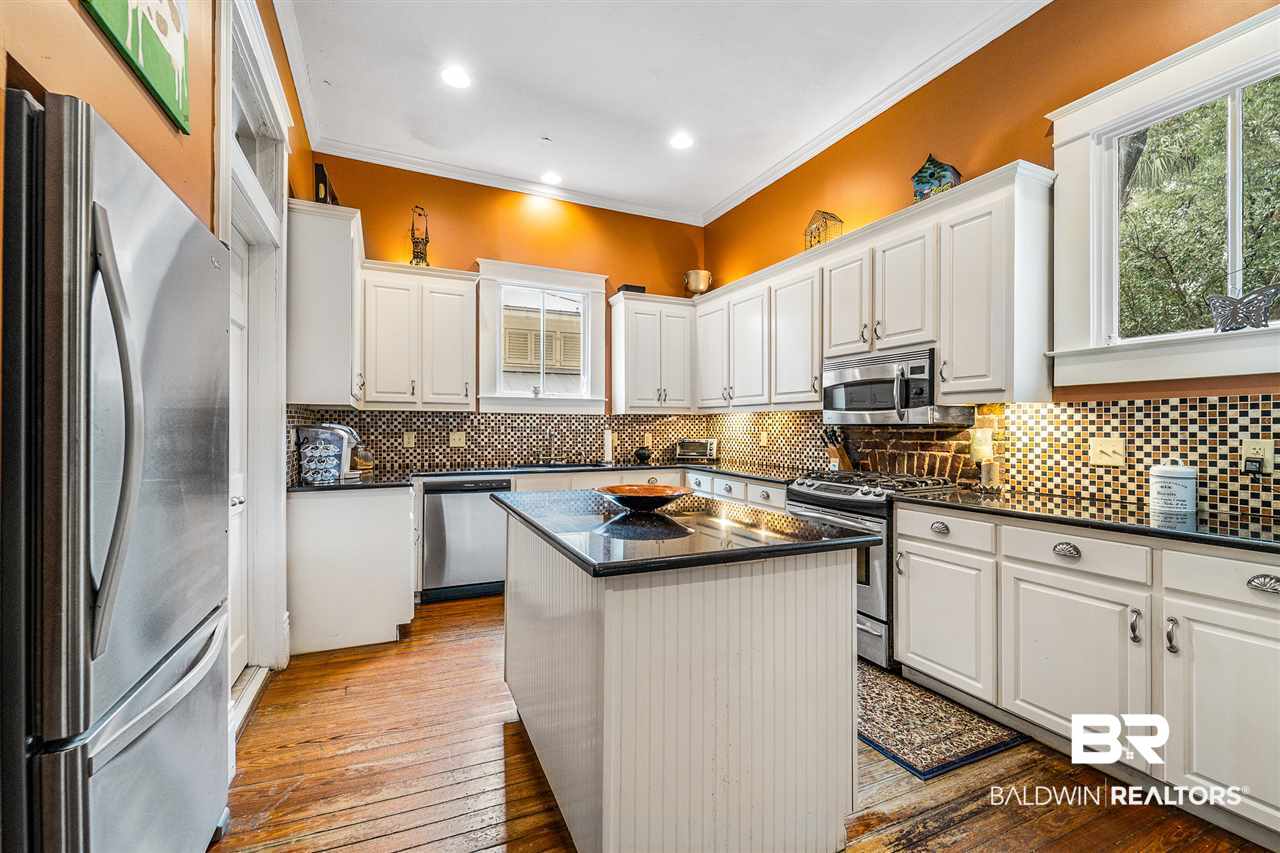 257 South Georgia Avenue Mobile, AL 36604 - Photo 2 of 30