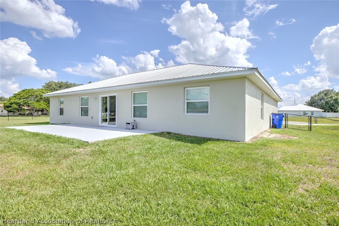 111 Vale Court Sebring, FL 33876 - Photo 32 of 40 a view of a house with backyard and garden