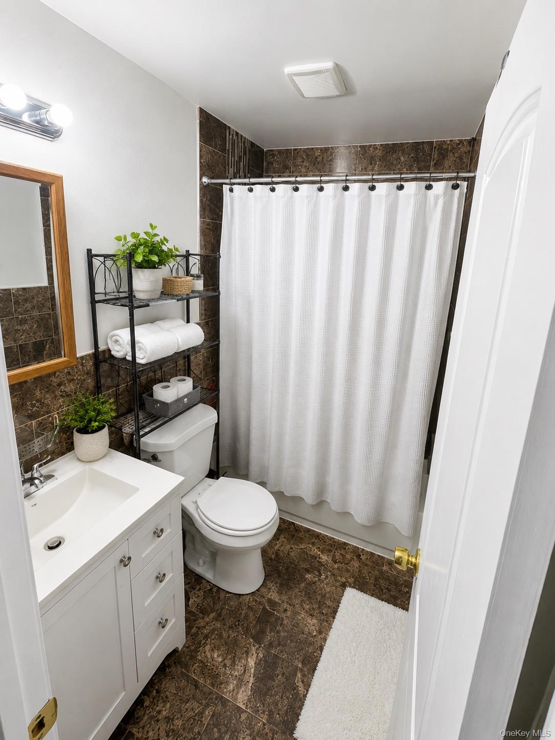 1013 Merriam Road Bay Shore, NY 11706 - Photo 7 of 27