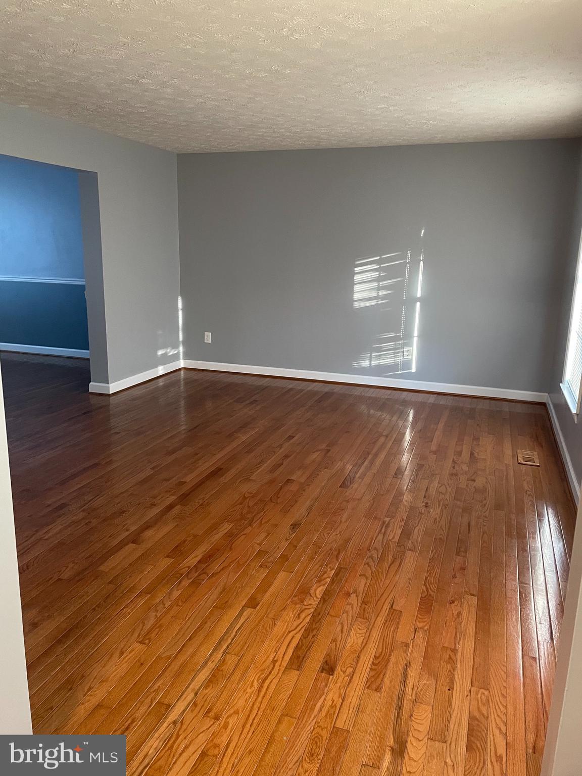 7902 Galloping Circle Baltimore, MD 21244 - Photo 2 of 33 Living Room