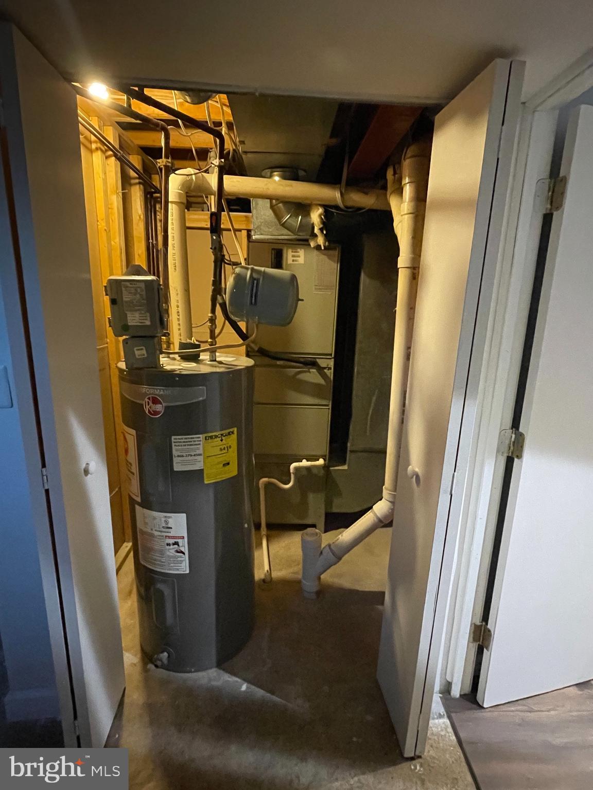7902 Galloping Circle Baltimore, MD 21244 - Photo 21 of 33 Utility Room