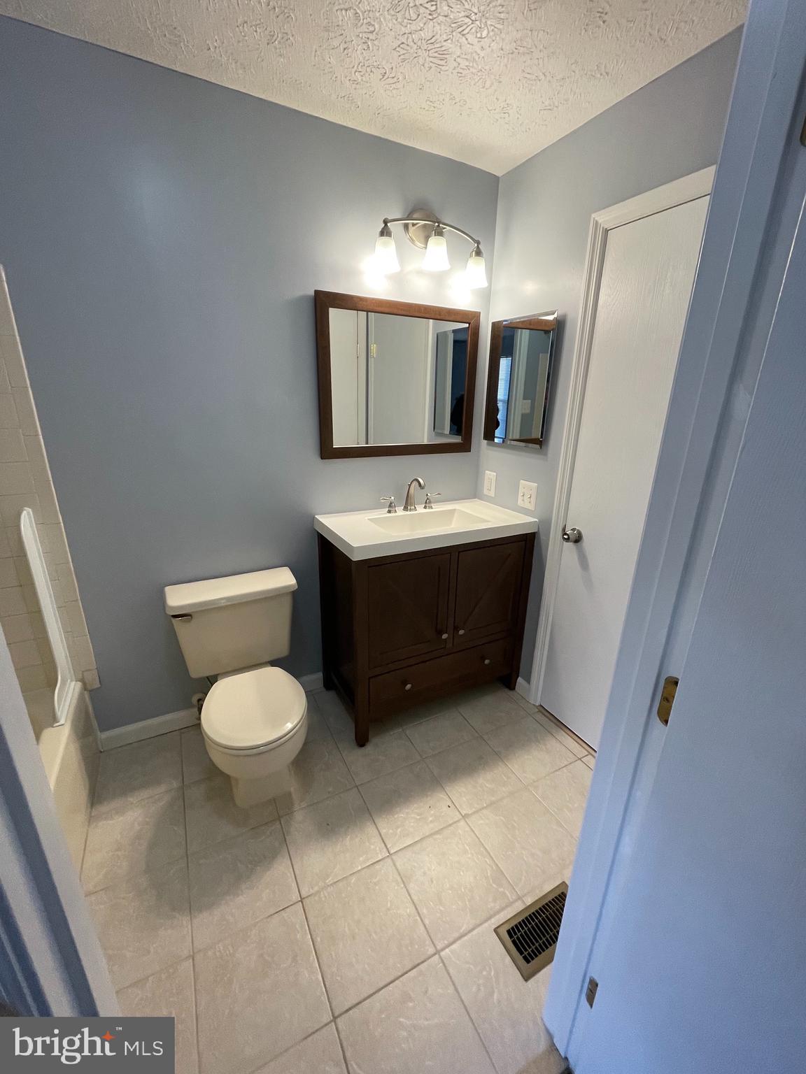 7902 Galloping Circle Baltimore, MD 21244 - Photo 25 of 33 Primary Full Bathroom