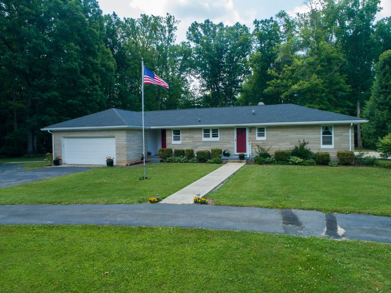 2150 East Mel Currie Road Bloomington, IN 47408 - Photo 2 of 36 Gallery Image 2