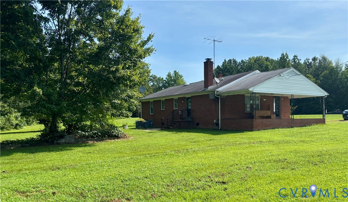 3246 Tabscott Road Columbia, VA 23038 - Photo 6 of 26 a view of a house with a yard