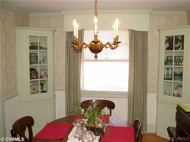 Entertainment Room - formal dining room has nice b