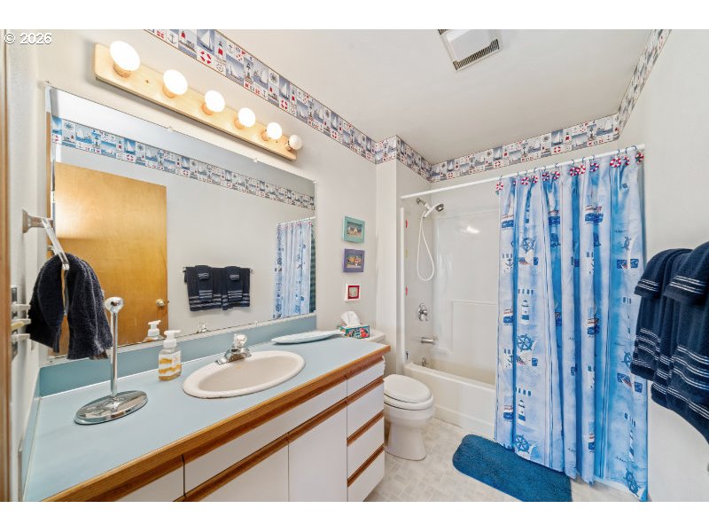 302 Holly Avenue Garibaldi, OR 97118 - Photo 25 of 38
