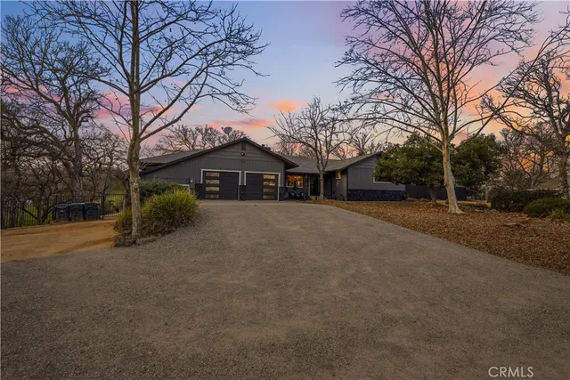 a view of back yard of the house and outdoor seating
