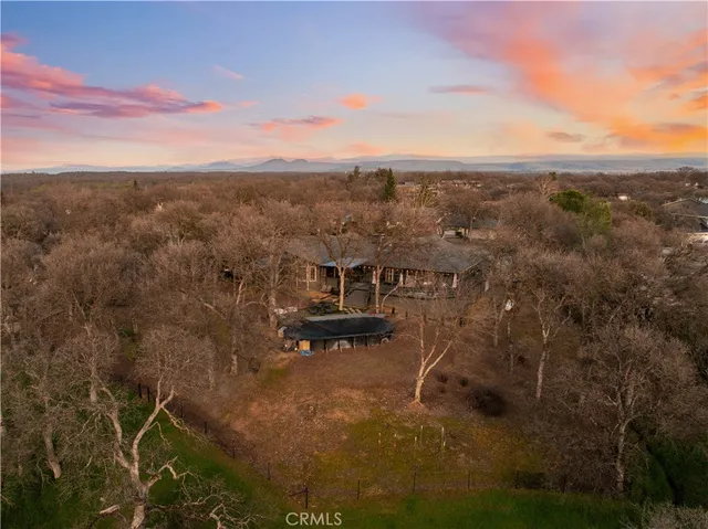 a picture of a bench in a picture