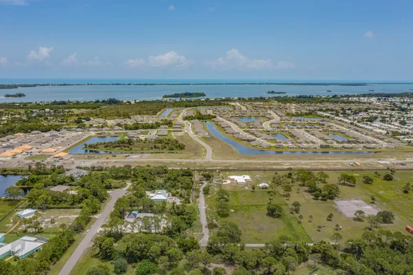 $1,190,000 | 4715 Blossom Ridge Place, Grant, FL 32949