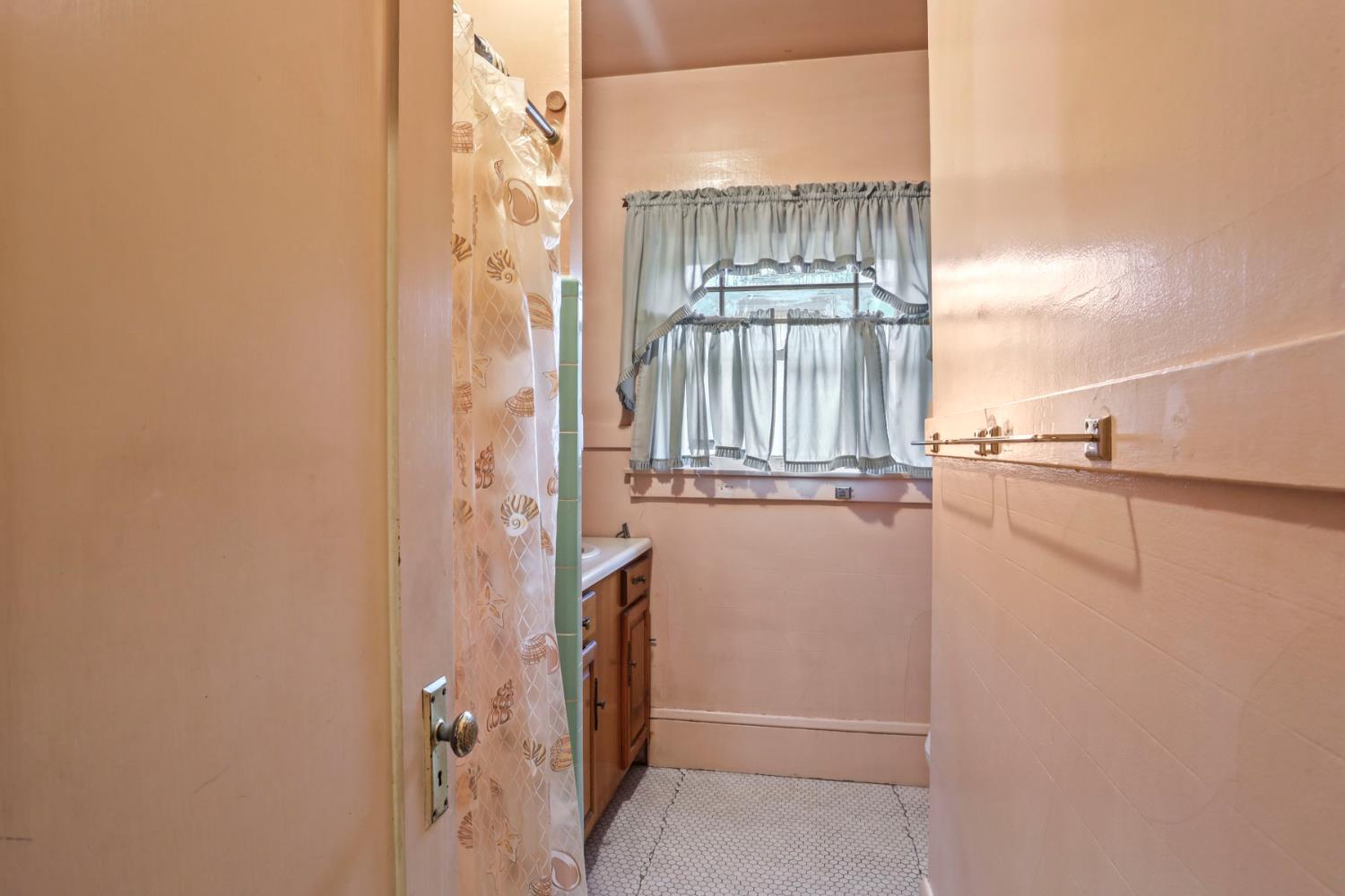 1428 West Harding Way Stockton, CA 95203 - Photo 23 of 32 a close view of a bathroom