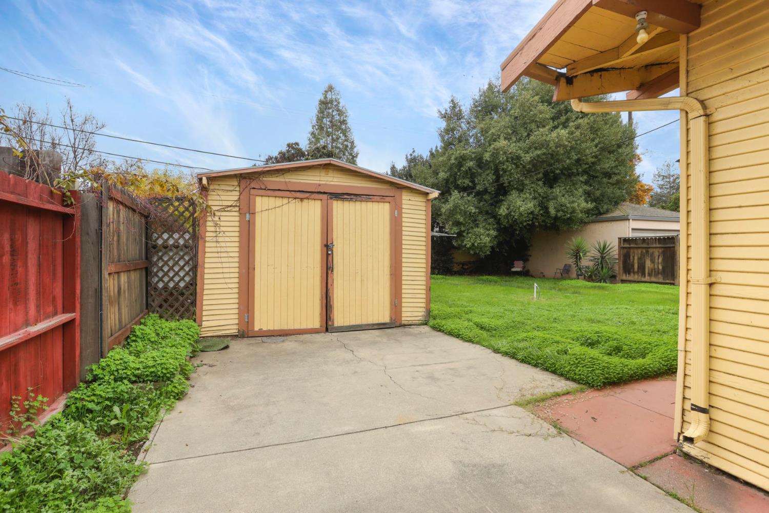 1428 West Harding Way Stockton, CA 95203 - Photo 28 of 32 a front view of a house with garden