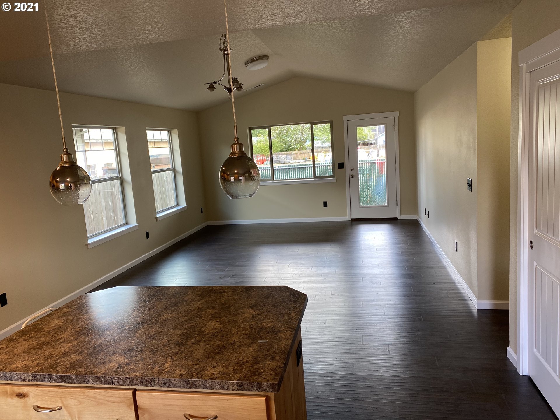 226 Northwest Sagan Loop Sheridan, OR 97378 - Photo 3 of 4