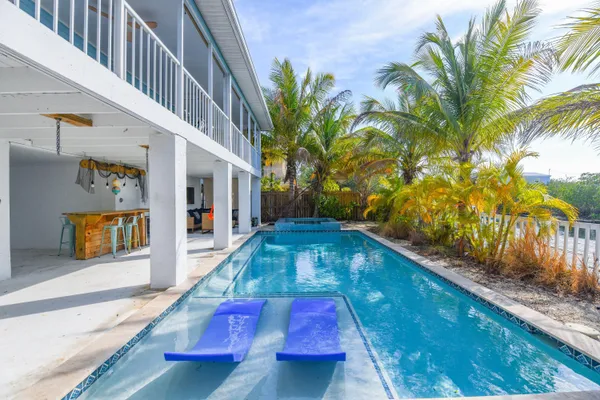 $900,000 | 216 Newfound Boulevard, Big Pine Key, FL 33043