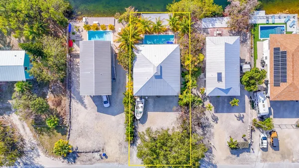 $900,000 | 216 Newfound Boulevard, Big Pine Key, FL 33043