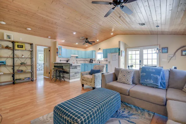 $900,000 | 216 Newfound Boulevard, Big Pine Key, FL 33043