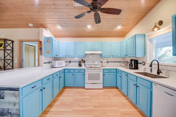 $900,000 | 216 Newfound Boulevard, Big Pine Key, FL 33043