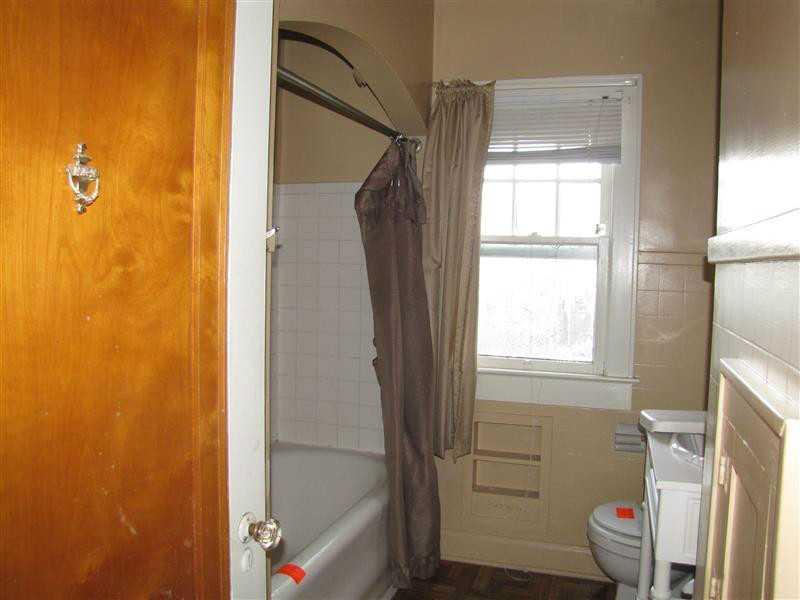 201 East Roseland Springfield, OH 45503 - Photo 8 of 15