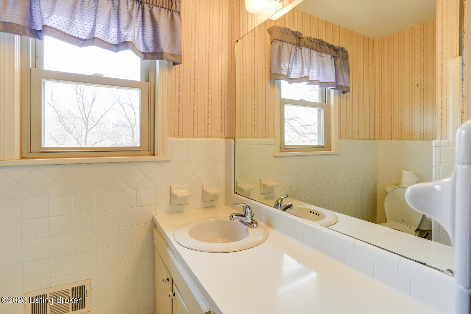 8221 Delido Road Louisville, KY 40219 - Photo 29 of 48 Delido00030