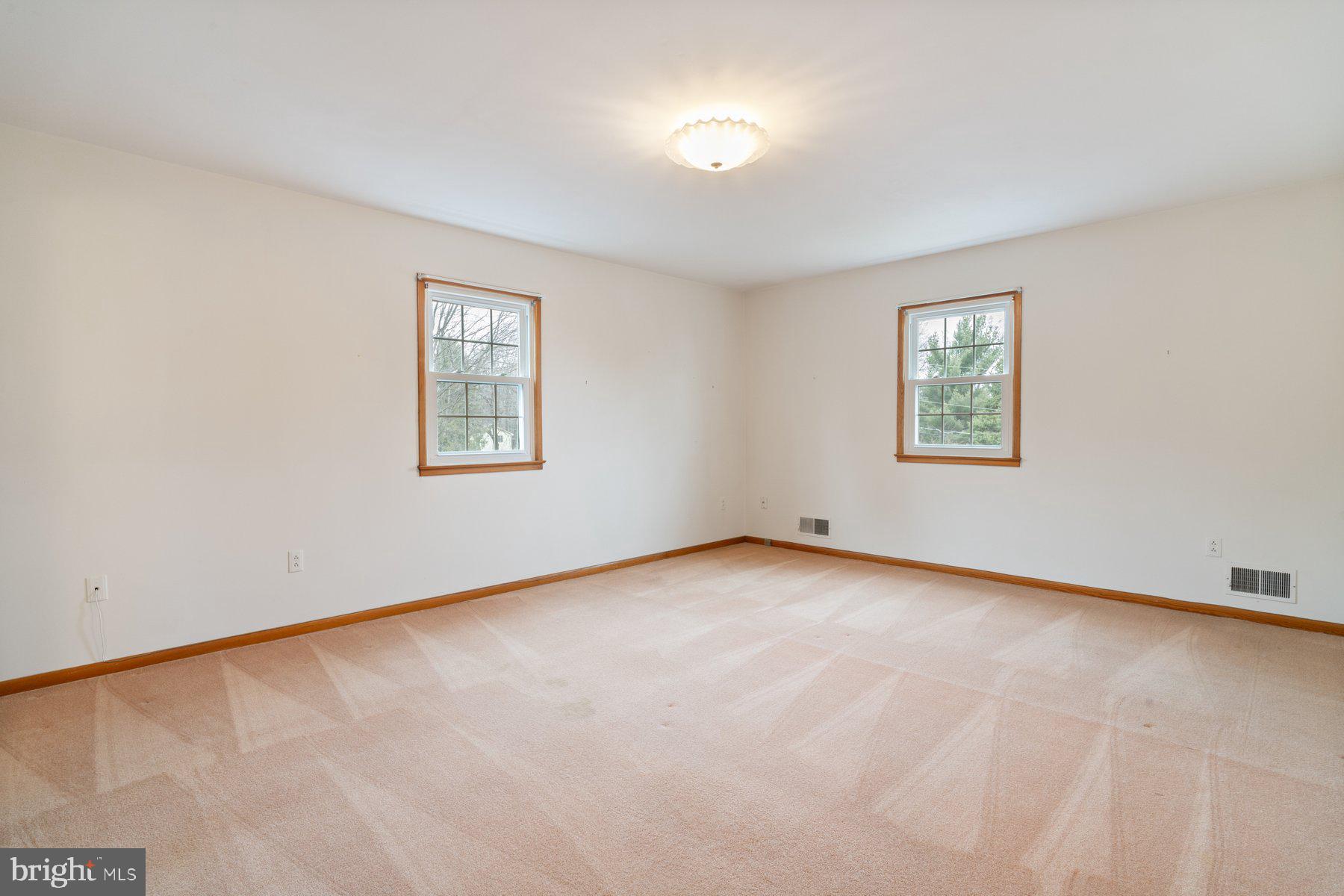 5811 Meadow Drive Frederick, MD 21702 - Photo 17 of 33 Primary Bedroom