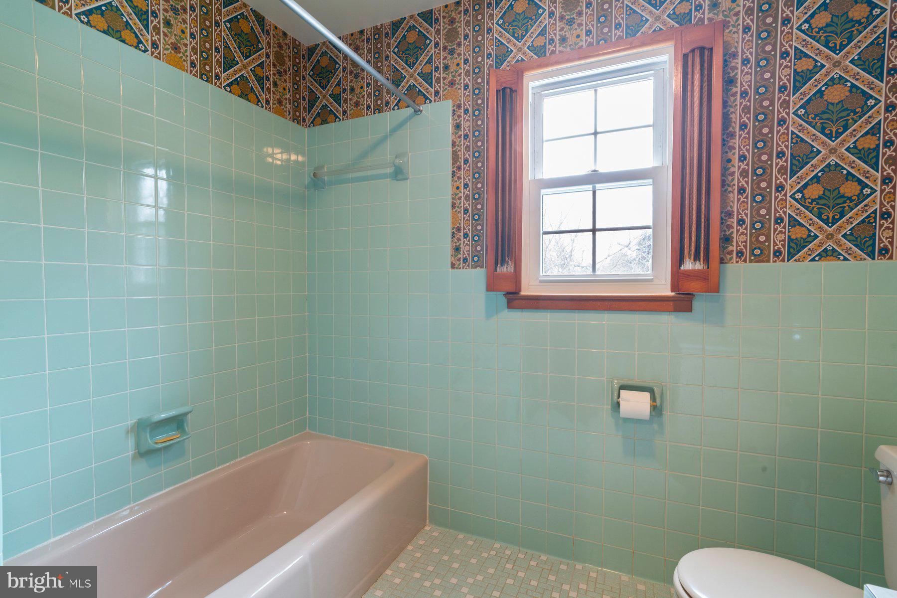 5811 Meadow Drive Frederick, MD 21702 - Photo 21 of 33 Hall Bath