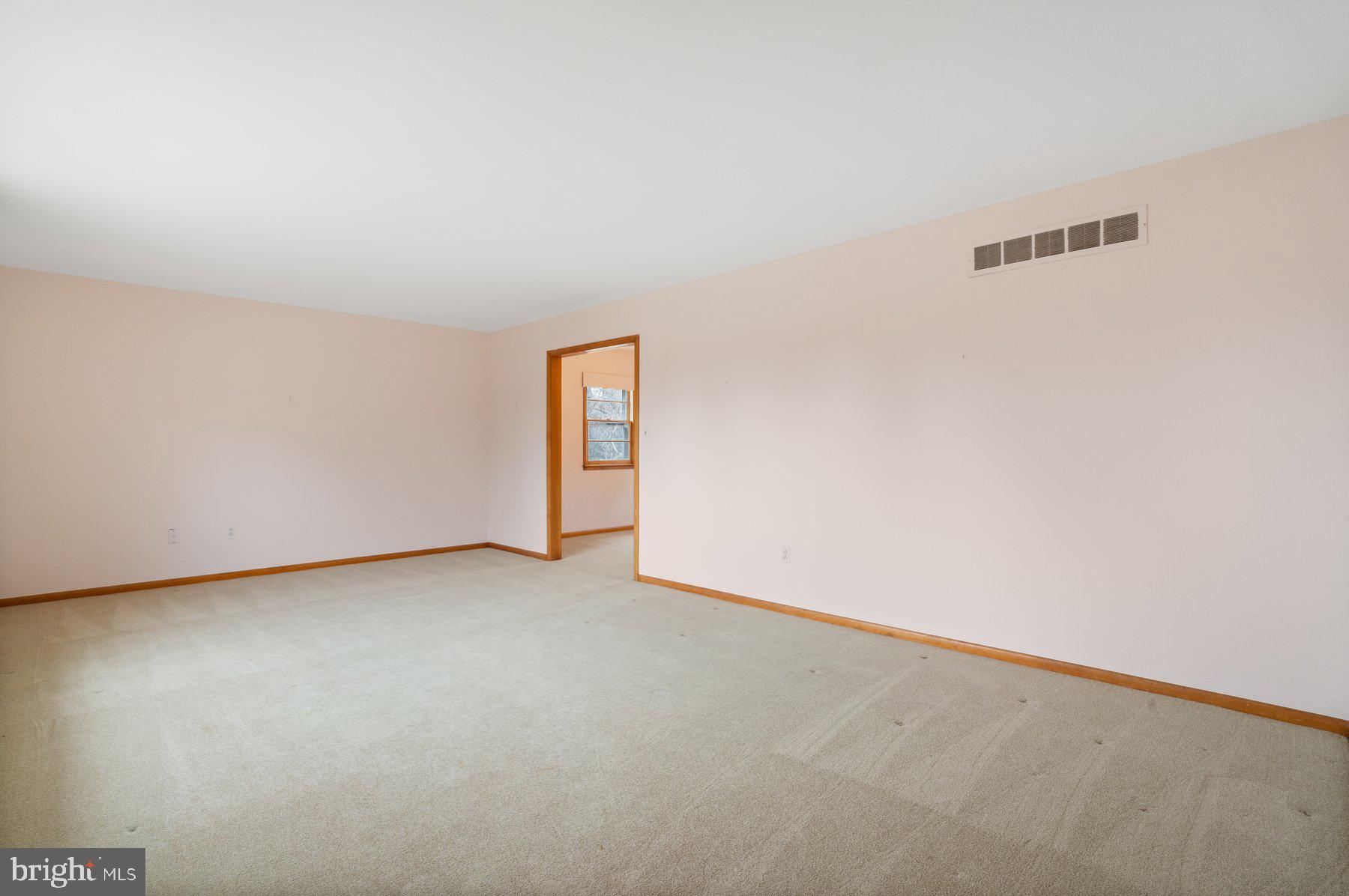5811 Meadow Drive Frederick, MD 21702 - Photo 4 of 33 Spacious Living Room