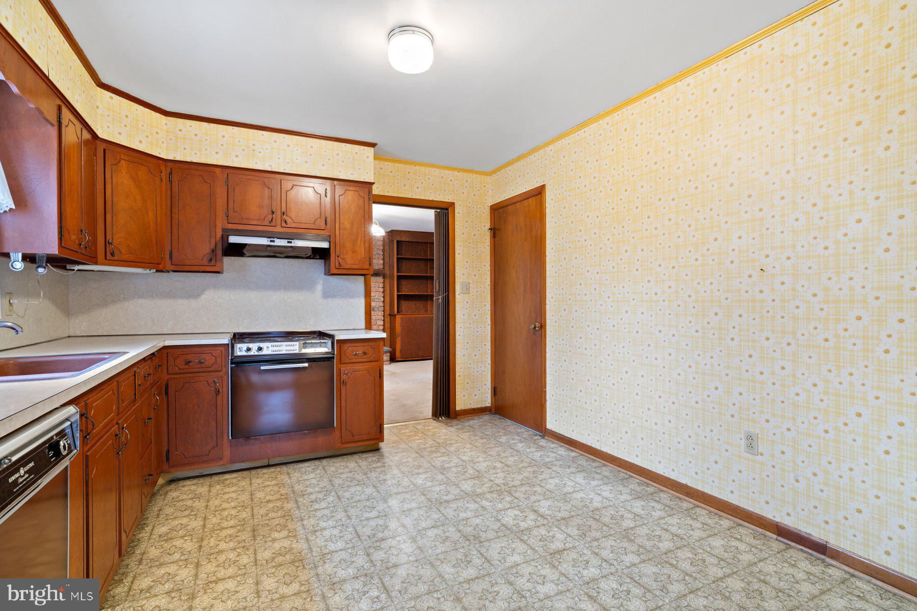 5811 Meadow Drive Frederick, MD 21702 - Photo 9 of 33 Kitchen