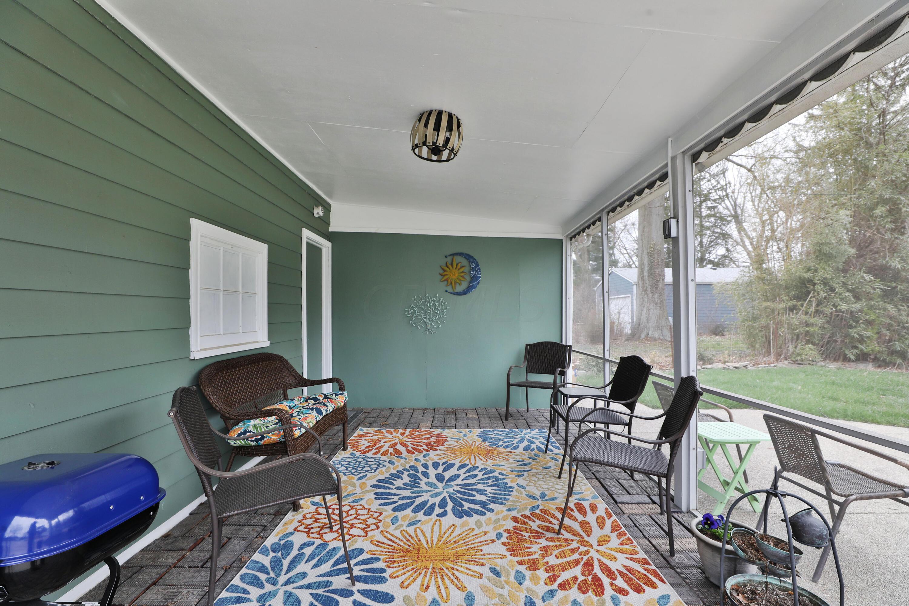 390 East Beaumont Road Columbus, OH 43214 - Photo 46 of 52 Screened-in porch