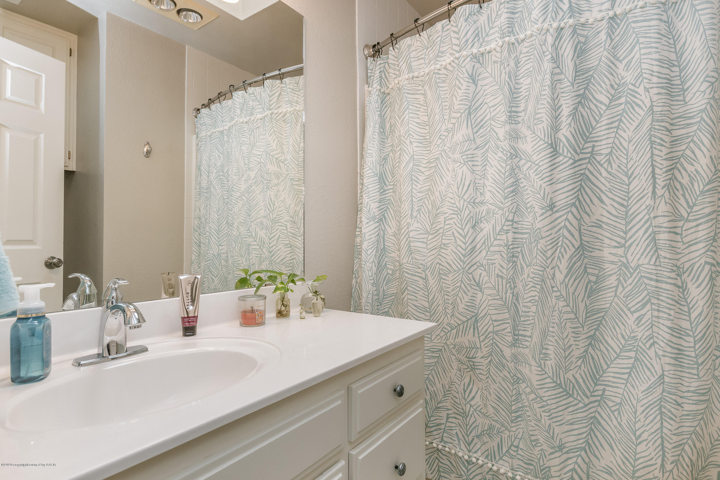 8114 Indian Trail Amarillo, TX 79110 - Photo 13 of 20 Hall Bathroom