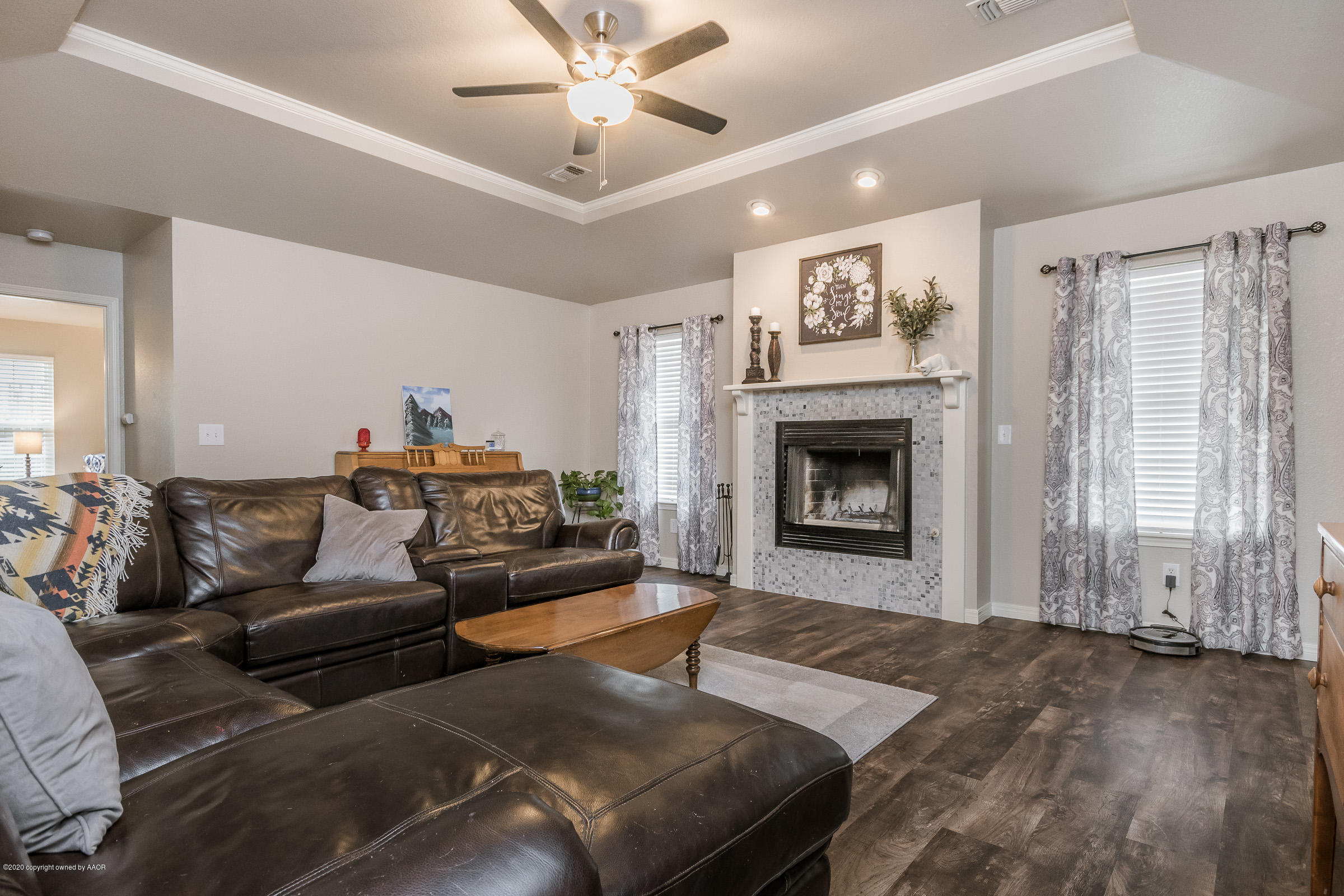 8114 Indian Trail Amarillo, TX 79110 - Photo 2 of 20 Living Room