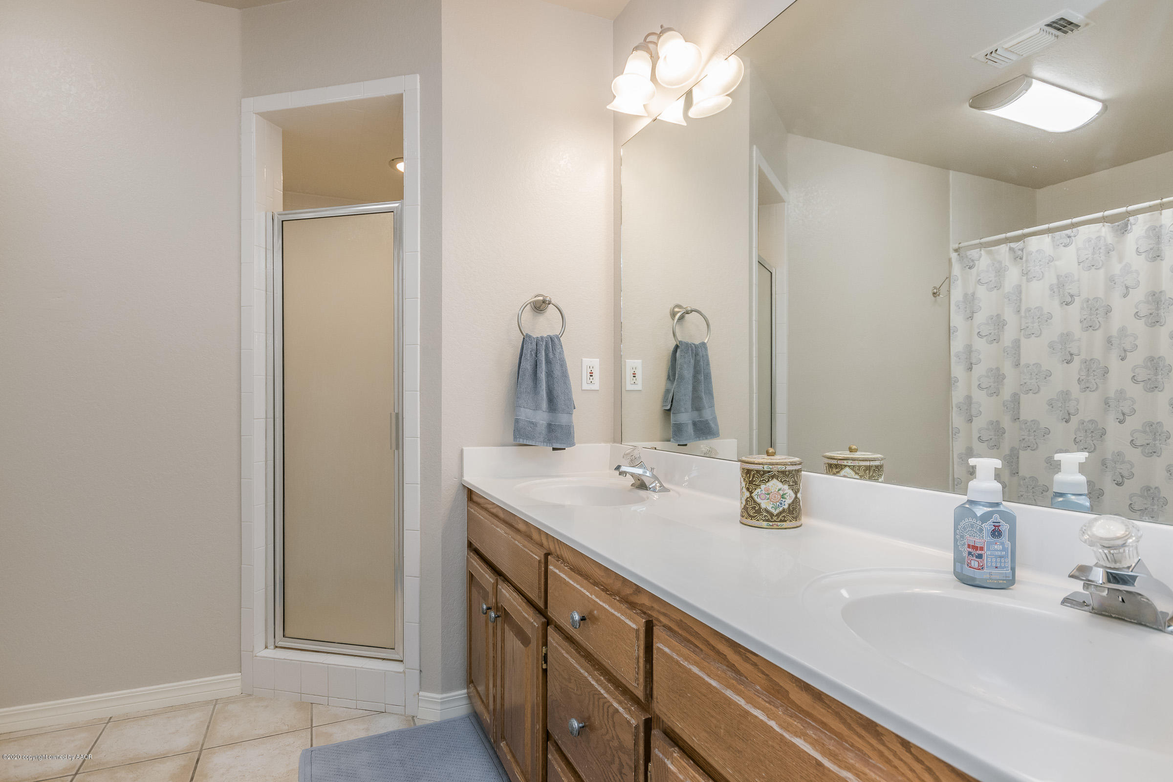 8114 Indian Trail Amarillo, TX 79110 - Photo 10 of 20 Master Bathroom