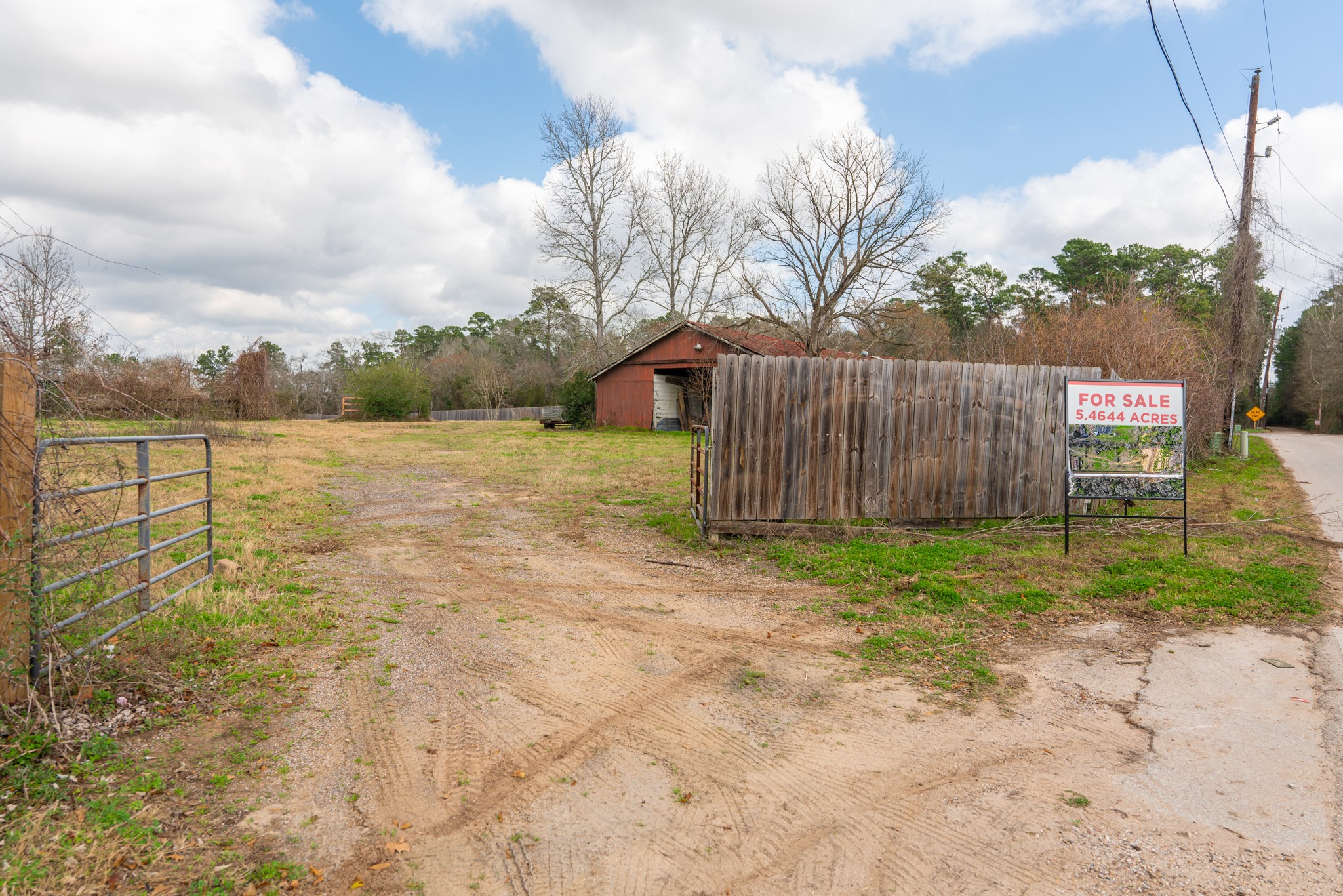 25503 Hufsmith Cemetery Road Tomball, TX 77375 - Photo 13 of 24 a view of a yard with wooden fence