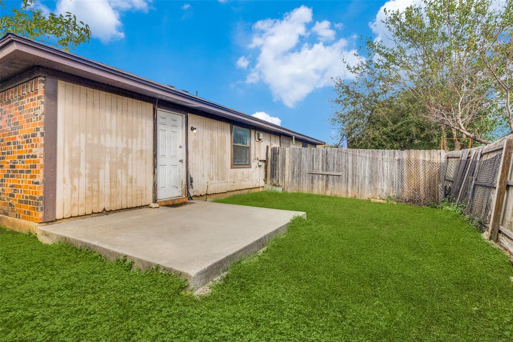1913 San Rafael Street Fort Worth, TX 76134 - Photo 12 of 12 a view of backyard with green space
